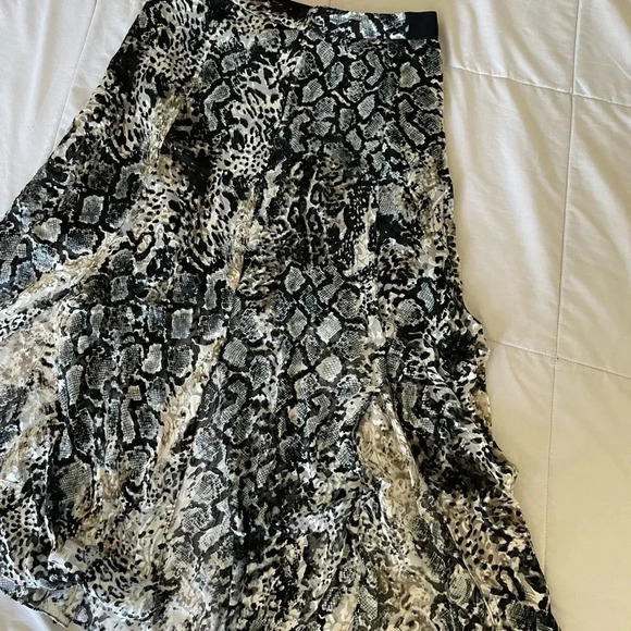 Alice + Olivia Athena snake print midi skirt - Picture 7 of 9